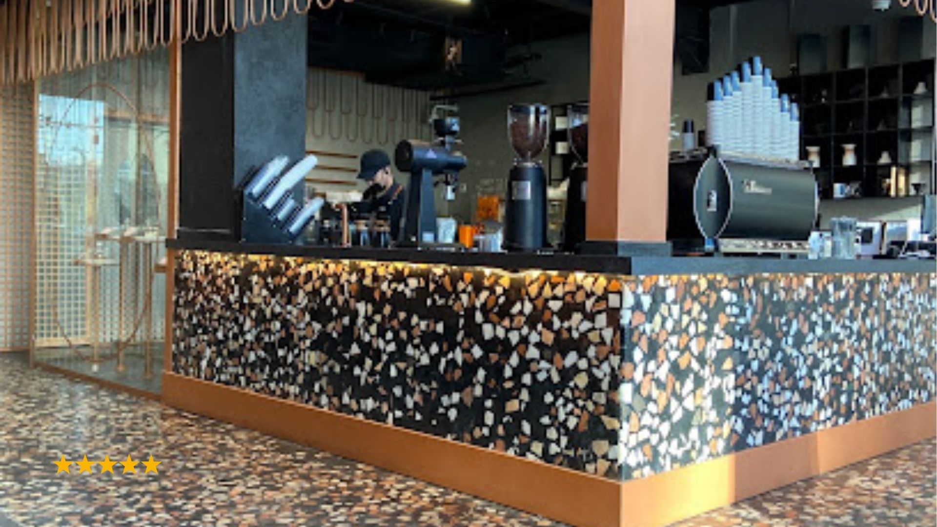 أجواء الكافيهات العصرية في جازان