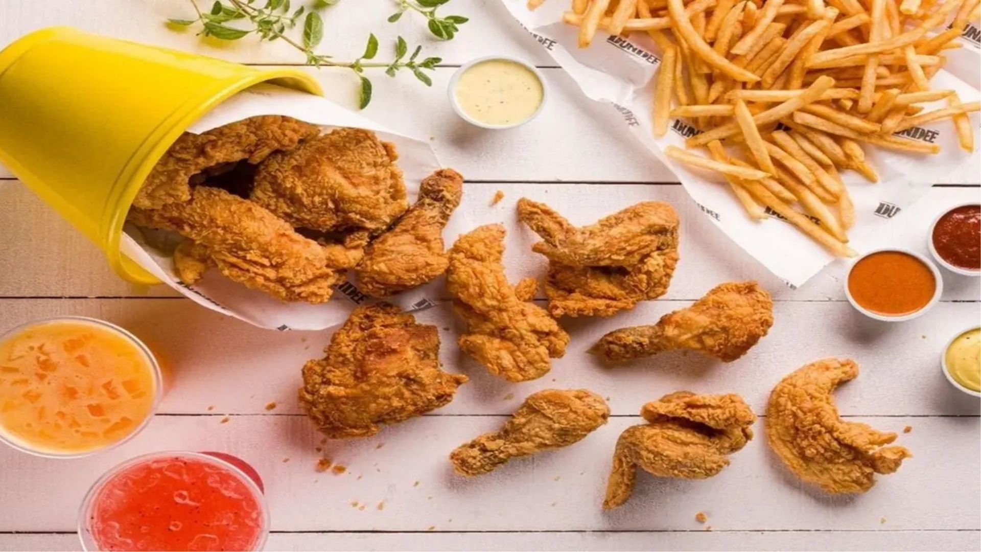 مطعم الزاكي جازان - طبق المضغوط الشهير بعرض تقليدي أنيق