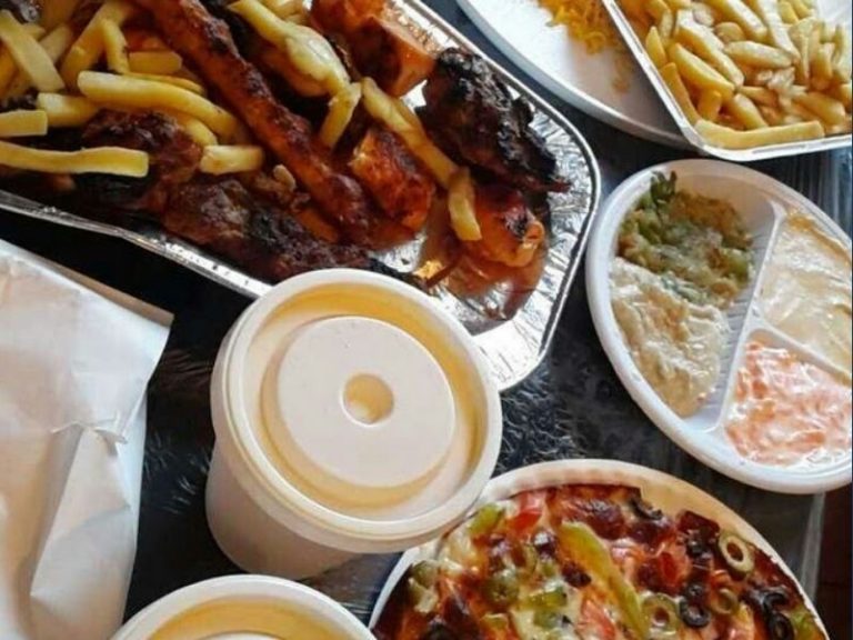 مطعم الشجرة جازان — فطائر وأكلات شعبية