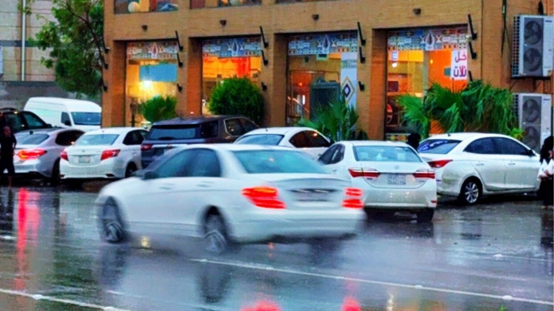 مطعم بندر عدن جازان - أطباق يمنية تقليدية محضرة بإتقان