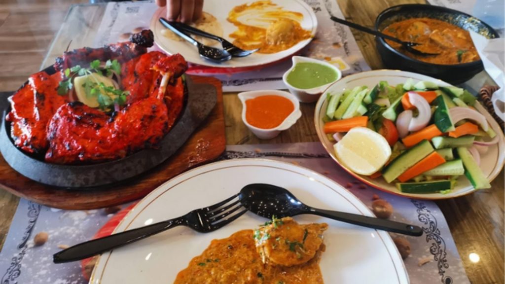 مطعم بهارات القرية جازان 